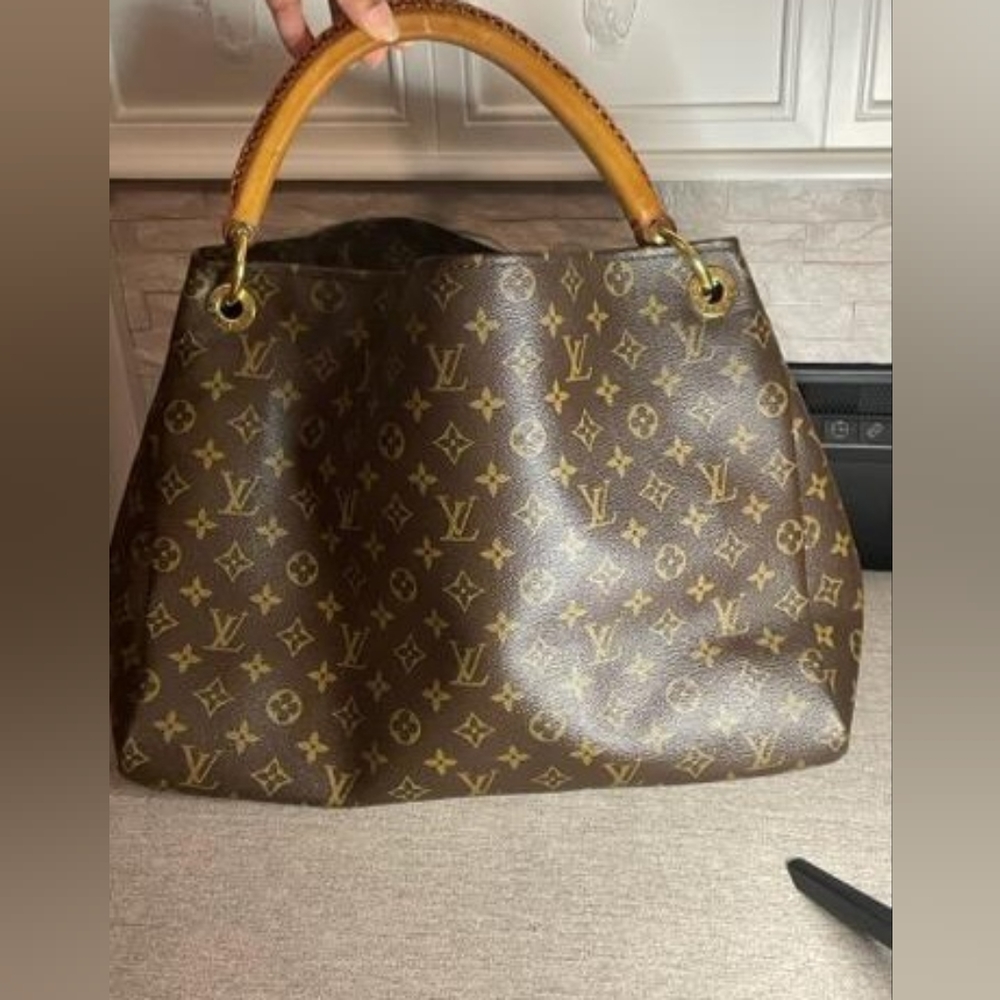 Louis Vuitton Artsy MM